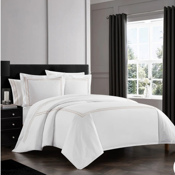 Chic Designs Alexander Duvet Set Queen in Gold - Picture 2 of 3